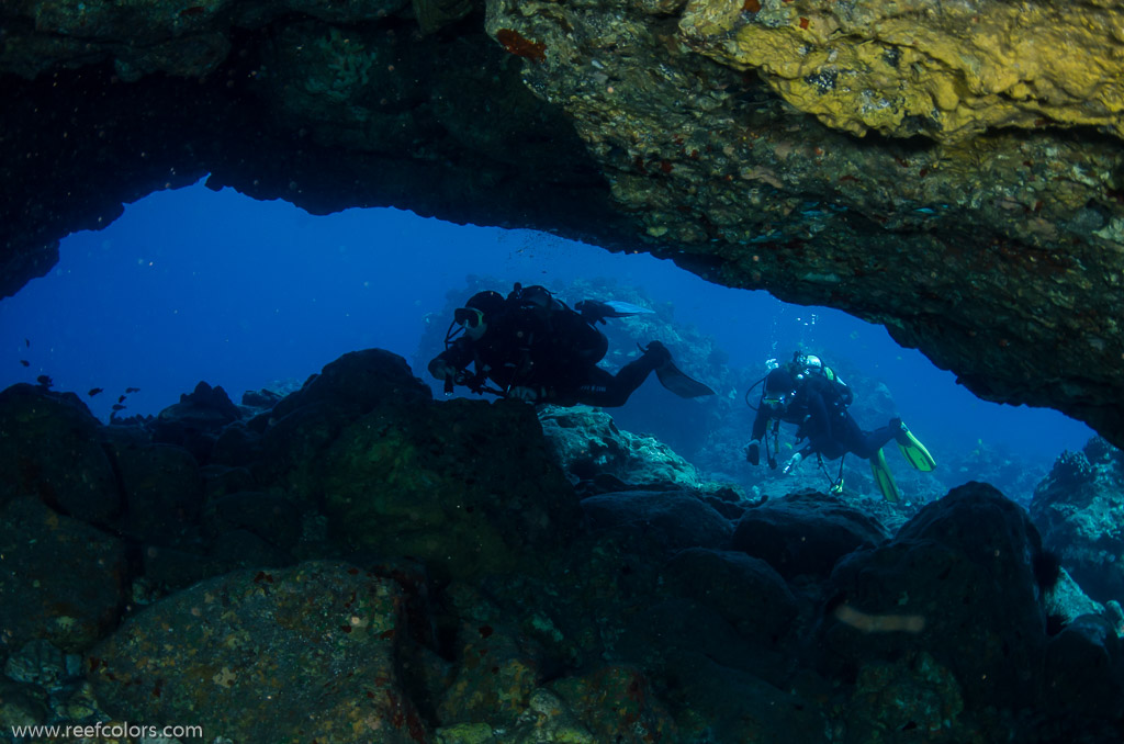 Red Hills: Long Lava Tube, Hawaii, USA;  1/125 sec at f / 8,0, 17 mm